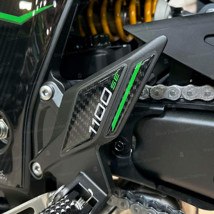 Black Doves Graphics 3D-Aufkleber aus Harz kompatibel mit Kawasaki Z1100 SE 2026 (GY1) | Made in Ita