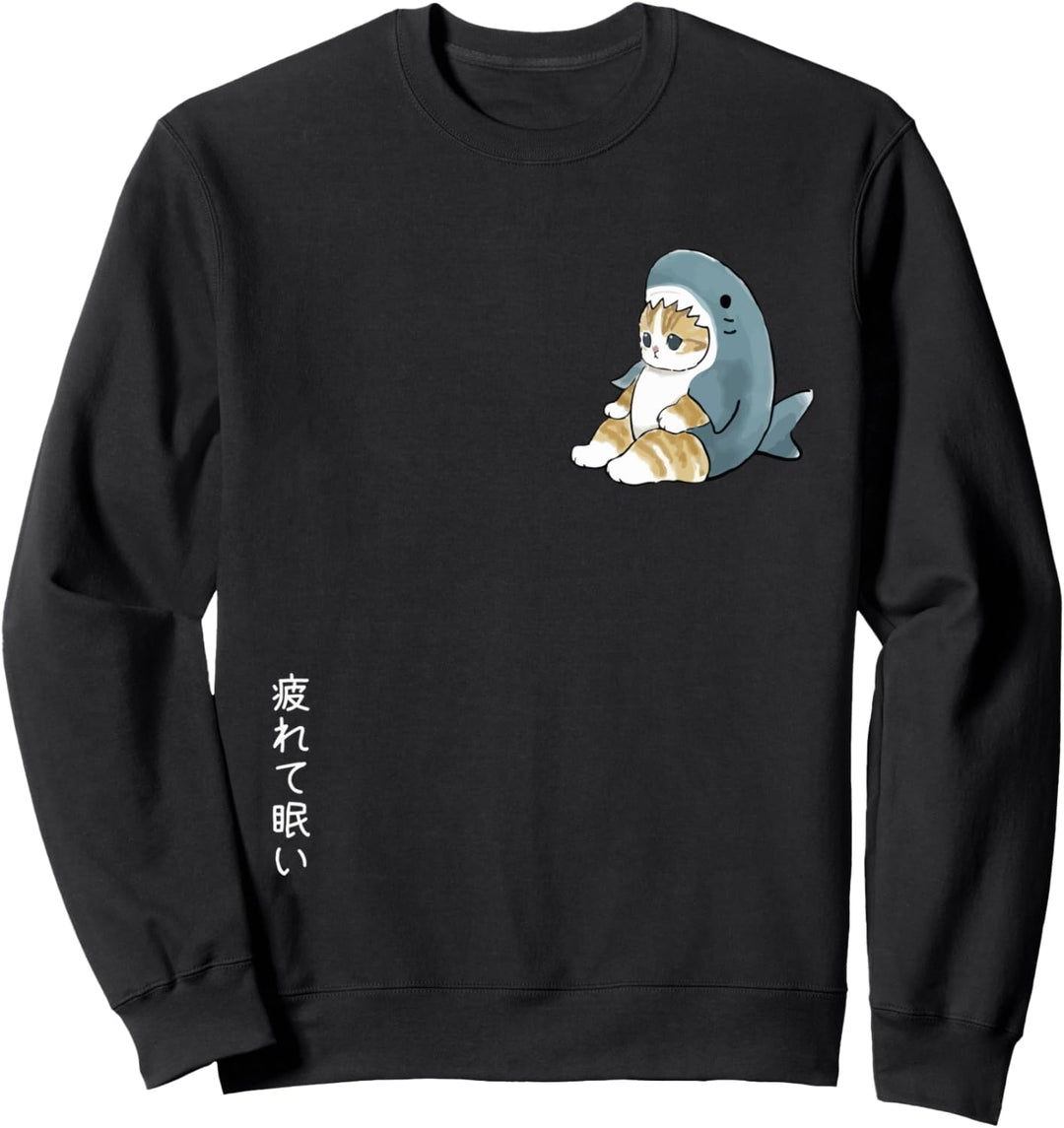 Entzückende Katze im Hai-Kostüm, müde und schläfrig, japanischer Text Sweatshirt