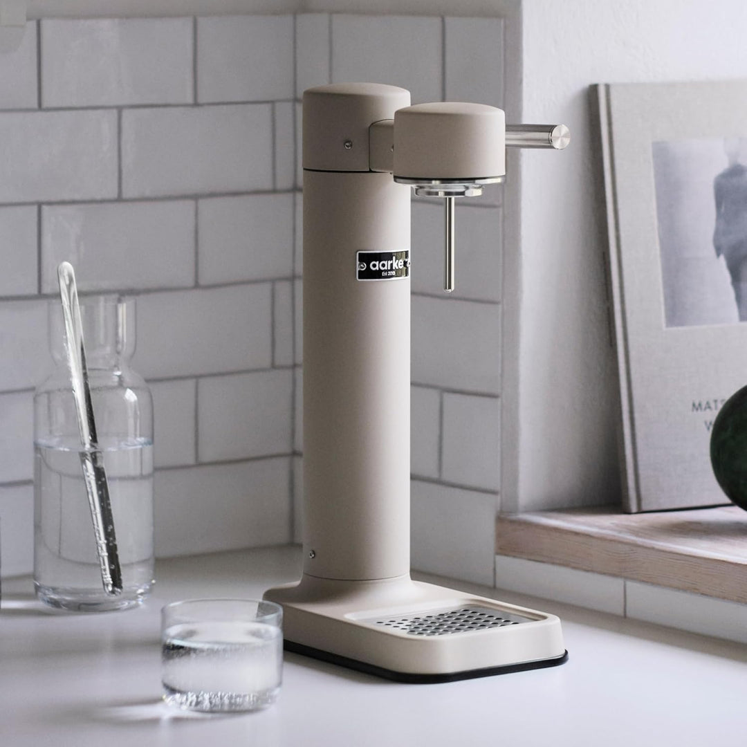 Aarke Carbonator 3, Premium Wassersprudler aus Edelstahl mit Aarke Flasche, Sand Finish, Sand