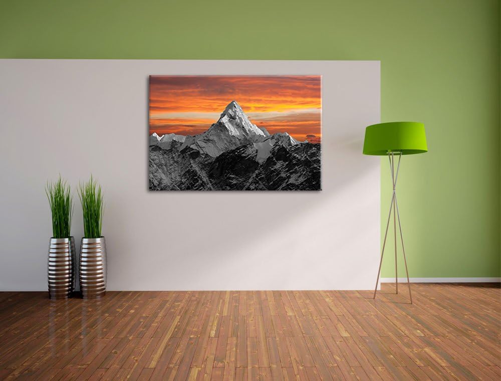 Hoher schneebedeckter Berg bei Sonnenuntergang schwarz/weiss Format: 100x70 auf Leinwand, XXL riesig