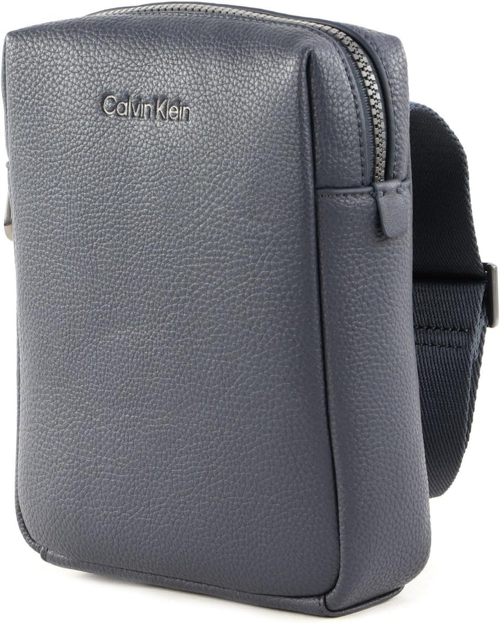 Calvin Klein Herren Umhängetasche Ck Must Reporter Small Klein, Blau (Ck Navy), Einheitsgrösse