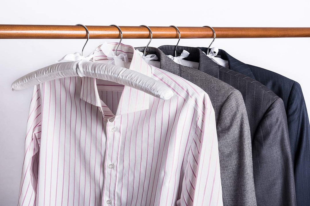 Amber Home 10 Stück 43cm Weiss Kleiderbügel aus Satin, Weiche Seide Aufhänger für T-Shirt Hemd Mante