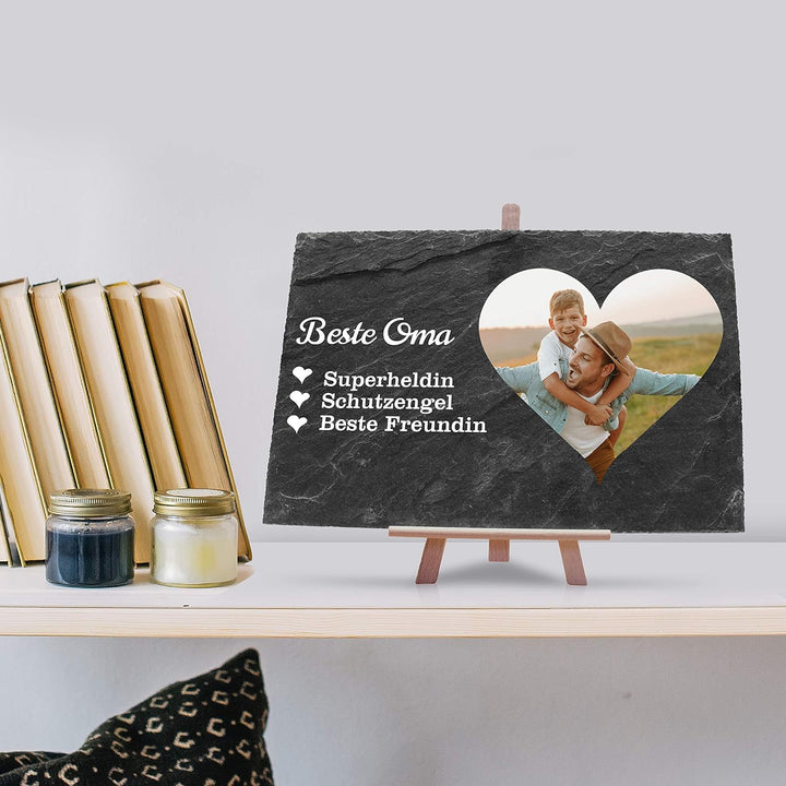 wandmotiv24 Schiefertafel mit Staffelei Personalisiert, Digitaldruck Farb-Foto im Herzformat, Text B