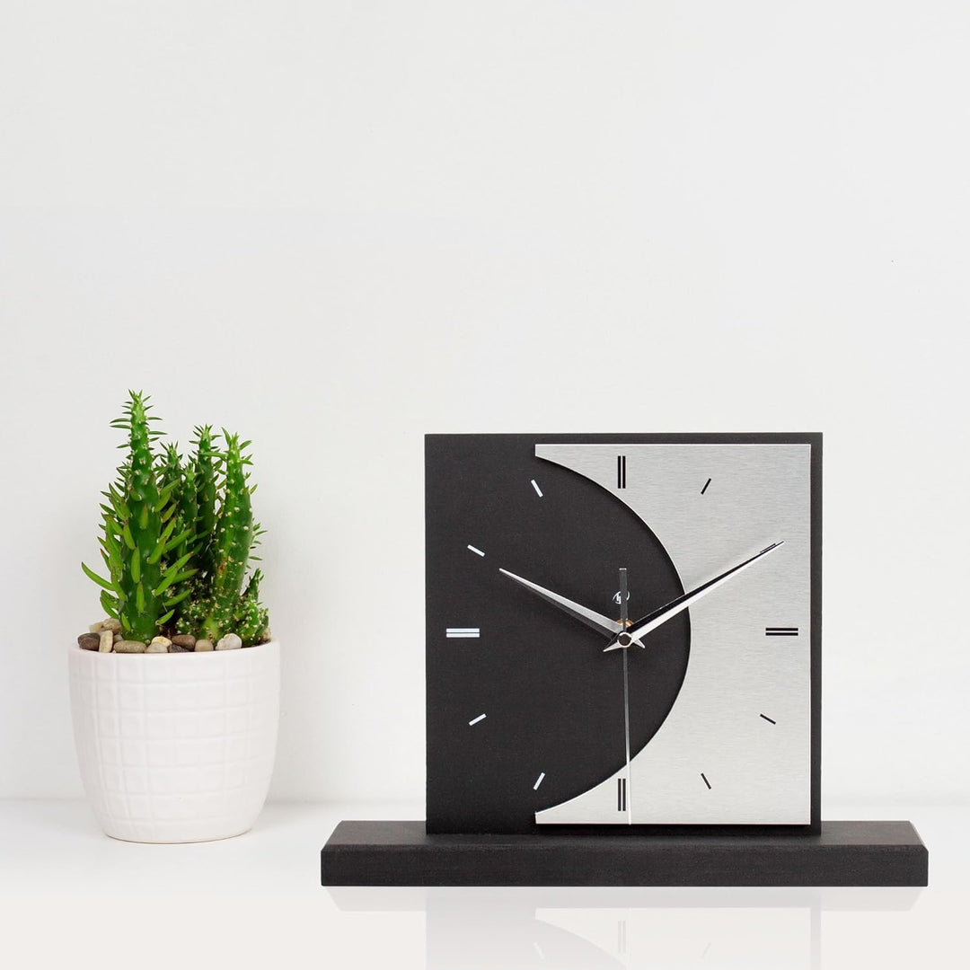 Kreative Feder Standuhr „Silvermoon“ aus Holz – Schwarze Tisch-Uhr ohne Ticken (leises Quarzuhrwerk)