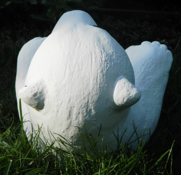 Gartenfigur Kleiner Eisbär auf Rücken liegend Höhe 18 cm Tierfigur Gartendeko Eisbärfigur Dekofigur