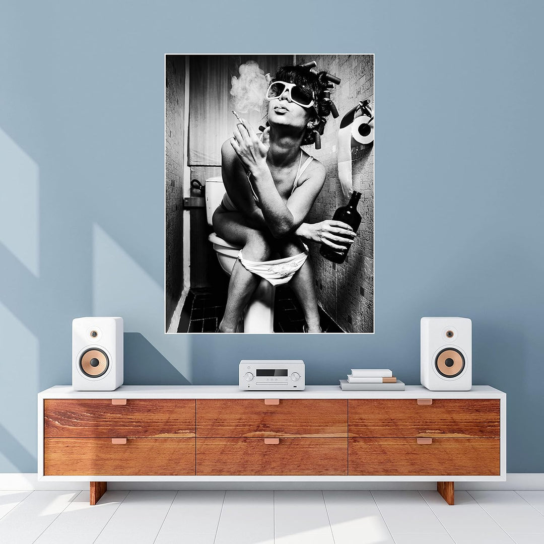 wandmotiv24 Poster als Wanddeko, Grösse 80x60cm, Frau im Bad, Sonnenbrille, Fotografie, Schwarz Weis