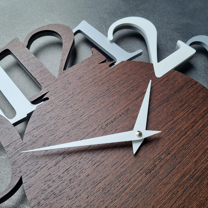 CalleaDesign Russell Wanduhr Weiss Wengé-Eiche Aluminium Elegantes Originelles Hochwertig 45 cm Mode