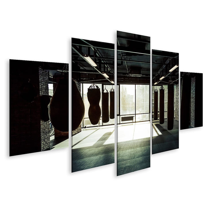 islandburner Bild auf Leinwand Fitnessstudio Mit Boxsäcken Dunkel Bilder Wandbilder Poster Leinwand