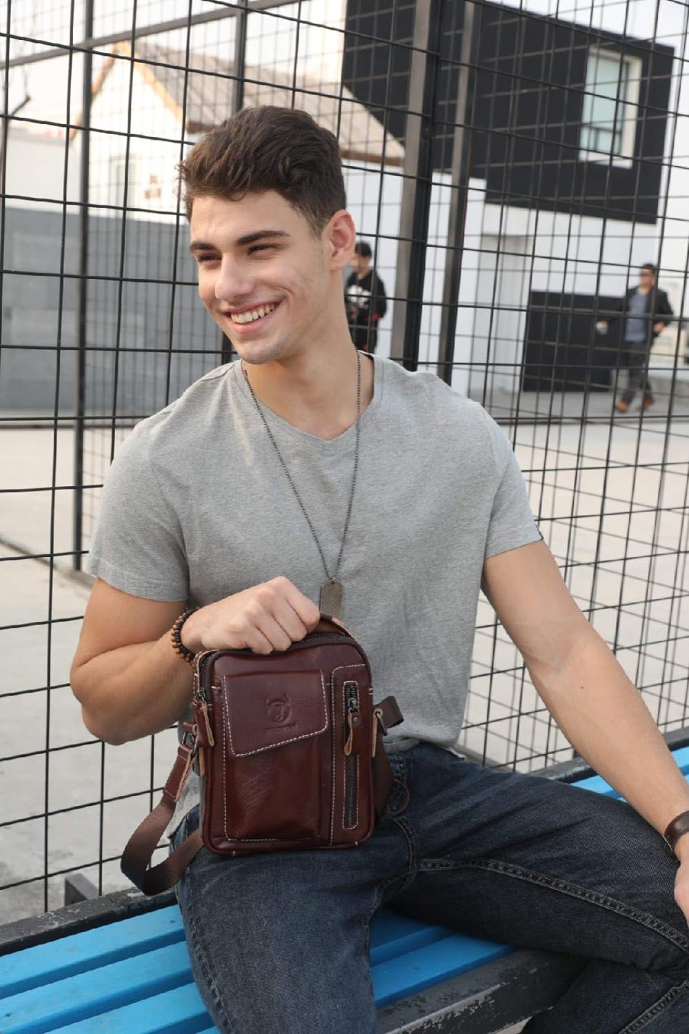 BULLCAPTAIN Herren Sling Bag Tasche Leder, Echtes Leder Schultertasche Hochformat Umhängetasche zum