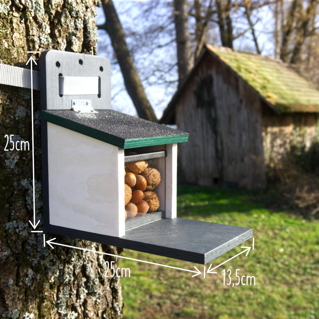 Holznager | Eichhörnchen Futterhaus wetterfest, sehr stabil und sicher | Handmade aus eigener Produk