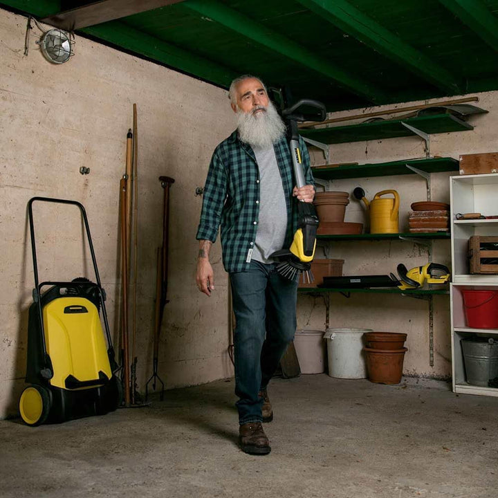 Kärcher 18 V Akku-Unkrautentferner WRE 18-55, Nylonborsten-Kopf mit max. 2.800 U/min, schwenkbarer R