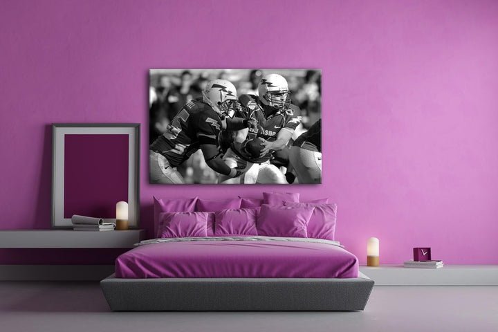 deyoli mutige Footballspieler Format: 80x60 Effekt: Schwarz/Weiss als Leinwand, Motiv fertig gerahmt