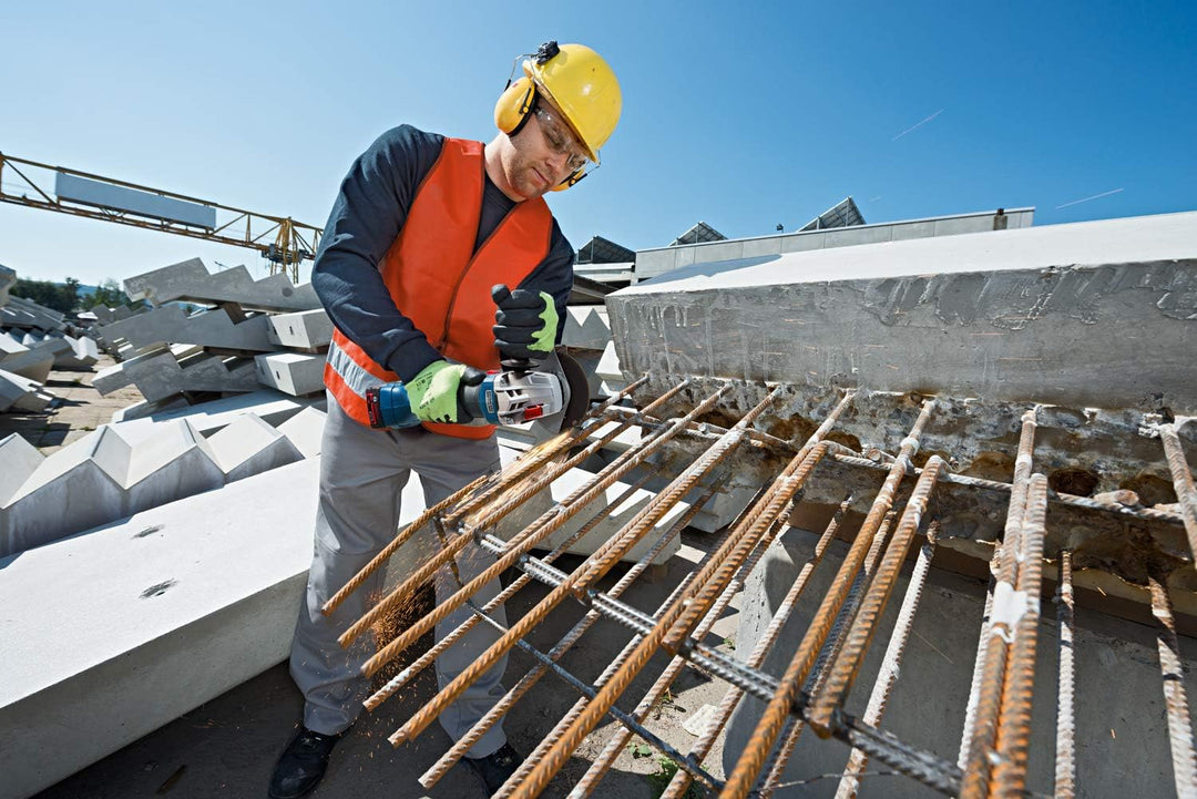 Bosch Professional GWS 18 V-10 - Dunkelblau, Silber, Schwarz, 115 mm, Solo in L-BOXX 115mm, Solo, in