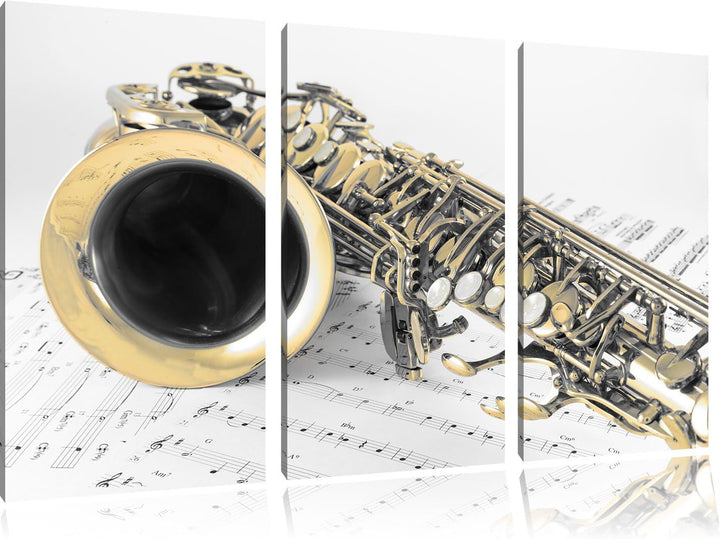 Pixxprint Saxophon auf Notenpapier als Leinwandbild/Grösse: 3 Teilig (120x80 cm) cm/Wandbild/Kunstdr