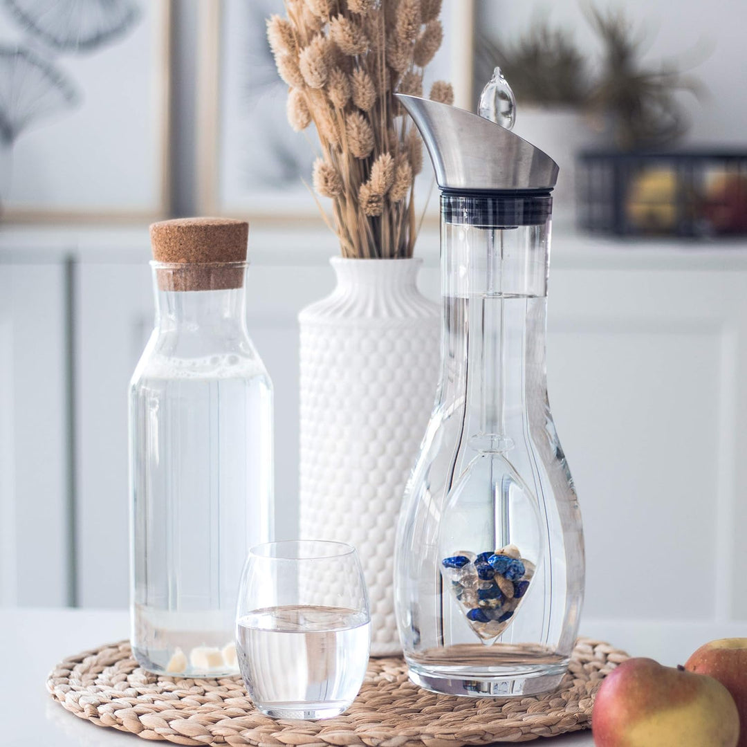 VitaJuwel Inspiration Edelsteinwasserset für Zuhause (Karaffe Era & Phiole) mit Lapislazuli & Rutilq