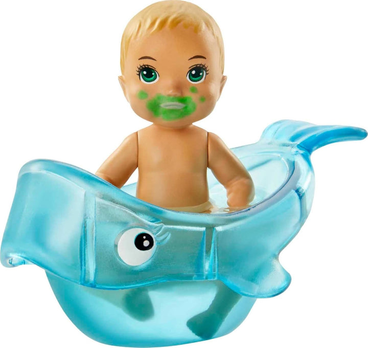 Barbie GHV84 - Skipper Babysitters Inc. Badezeit Spielset, Baby Puppe mit Farbwechselfunktion, Badew