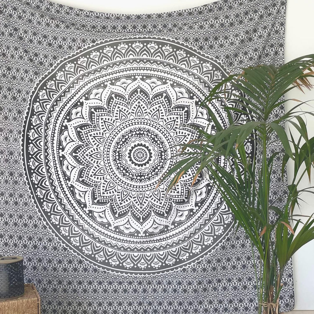 MOMOMUS Pareo oder Strandtuch XXL, Sandabweisend, mit Mandala-Motiv - Grosses Stranddecke Sandfrei S