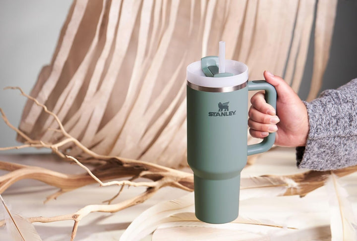 STANLEY Quencher H2.0 Soft-Matte-Kollektion, vakuumisolierter Edelstahlbecher mit Deckel und Strohha