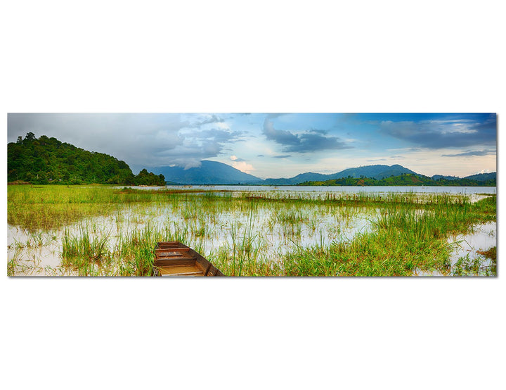 Paul Sinus Art Panoramabild auf Leinwand und Keilrahmen 150x50cm See Gras Boot Berge Landschaft Dämm