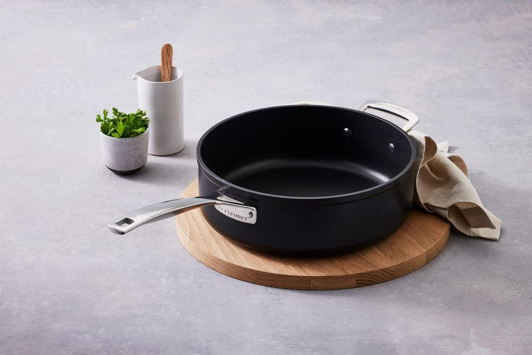 LE CREUSET Aluminium-Antihaft Sautépfanne, Ø 28 cm, PFOA-frei, Für alle Herdarten inkl. Induktion ge