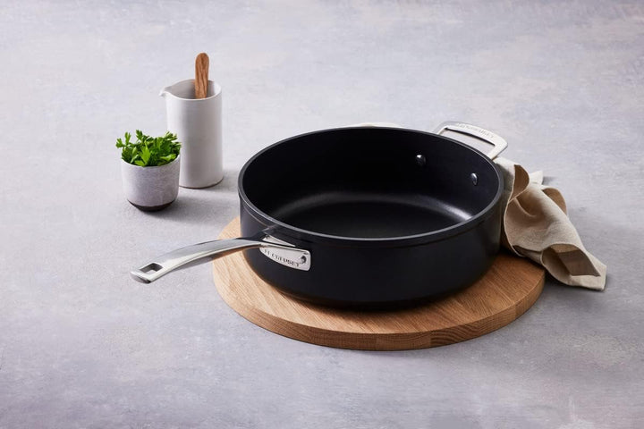 LE CREUSET Aluminium-Antihaft Sautépfanne, Ø 28 cm, PFOA-frei, Für alle Herdarten inkl. Induktion ge
