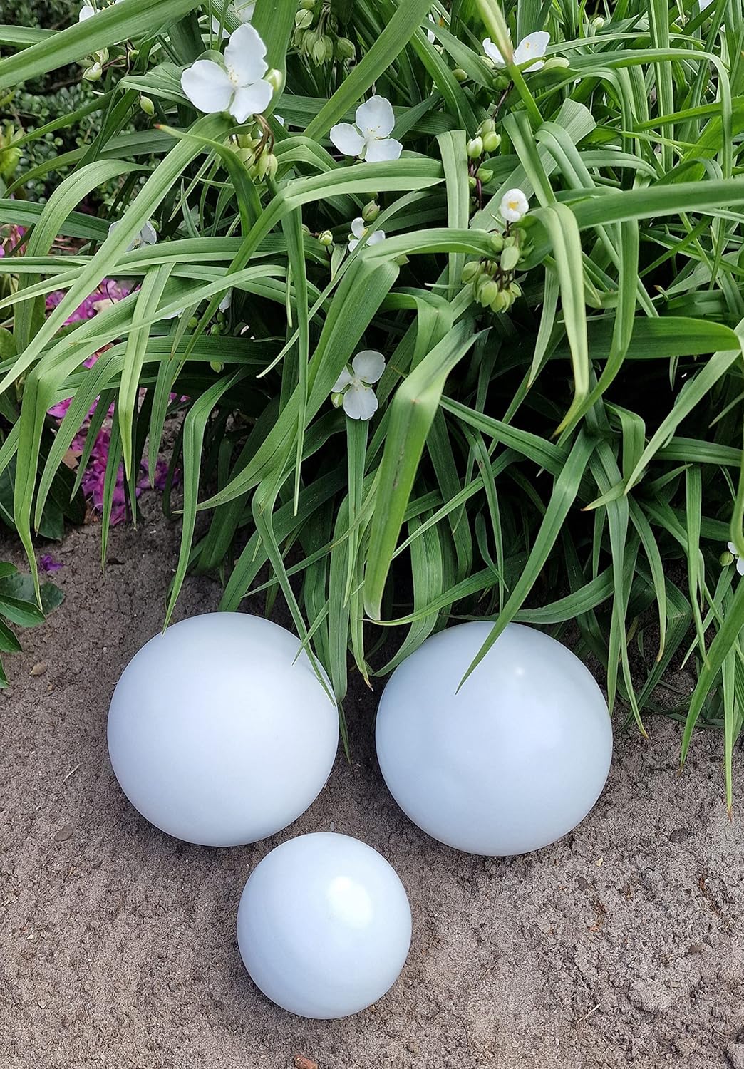 Dekokugel weiss matt 3er Set 15-15-10 cm aus Edelstahl Kugel Dekorationskugel Gartenkugel