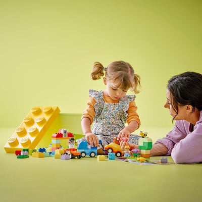 LEGO DUPLO Classic Steinebox Autos und LKWs, Spielset mit Fahrzeugen für Kleinkinder ab 1.5 Jahren,
