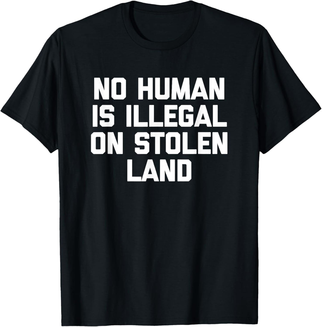 No Human Is Illegal On Stolen Land T-Shirt Lustiger Spruch Cool T-Shirt