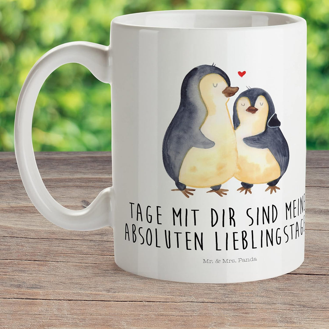 Mr. & Mrs. Panda Kinderbecher Pinguin umarmen - Geschenk, Plastikbecher, Hochzeitstag, Camping Tasse