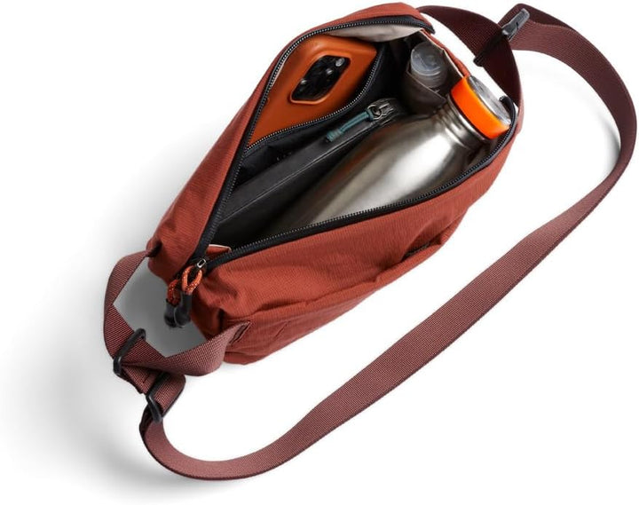 Bellroy Lite Sling Mini, Leichte Umhängetasche - Clay | 4L leichte Umhängetasche für Handy, Geldbörs