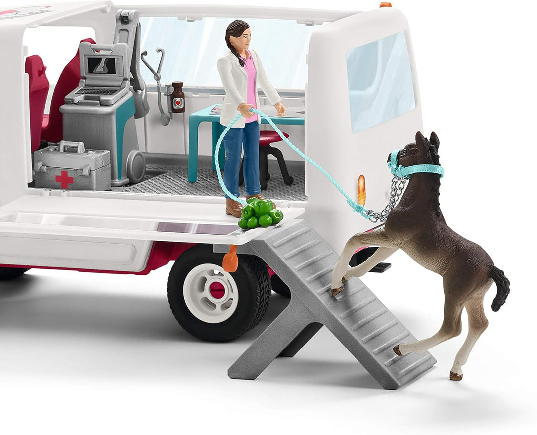 SCHLEICH 42370 Mobile Tierärztin mit Hannoveraner Fohlen, für Kinder ab 5 Jahren, Horse Club - Spiel