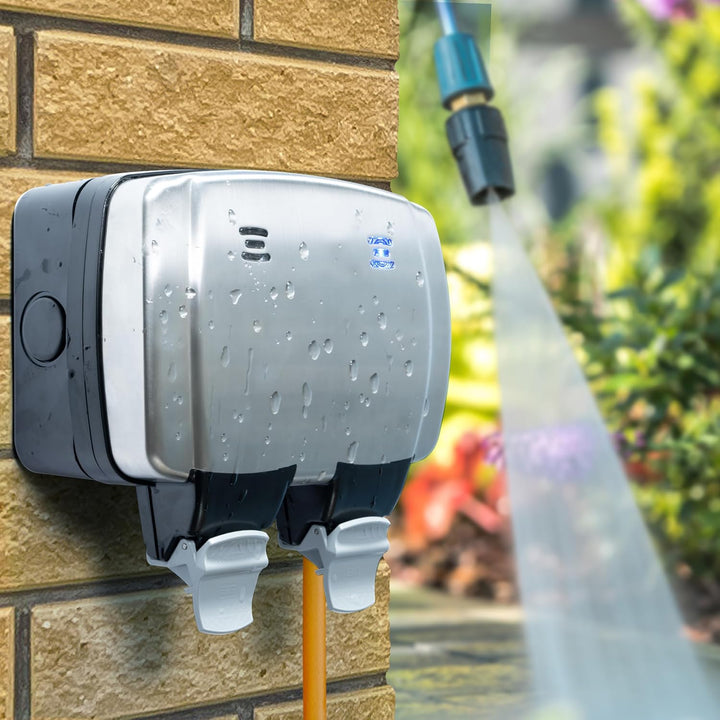 BG Electrical WPL22 IP66 2-Fach 13 A dekorative wetterfeste Schaltersteckdose für den Aussenbereich
