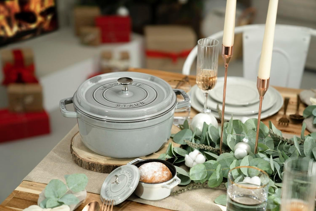 STAUB Gusseisen Bräter/Cocotte, Rund 26 cm, 5 L, Aromaregen Funktion, Für alle Herdarten geeignet, G