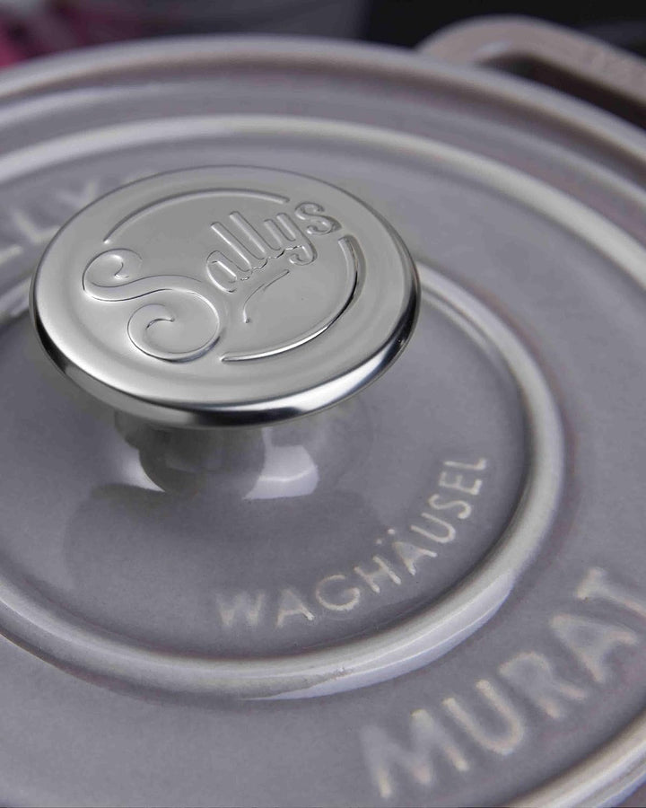 Sallys 'Murat' Gourmet Gusseisentopf inklusiv Inspirations-Kochheft mit Deckel, emaillierte Beschich