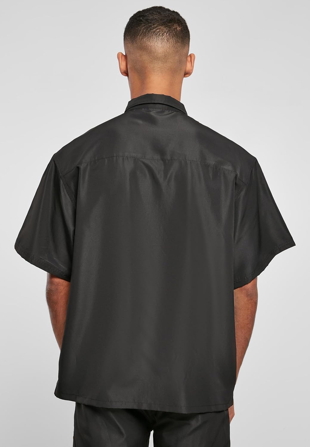 Urban Classics Herren Recycled Nylon Shirt XL Schwarz, XL Schwarz