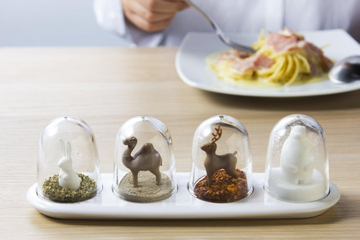 QUALY Salt and Pepper Shakers Set with Holder, Spice Shaker Set, Salt and Pepper Set, Salt and Peppe