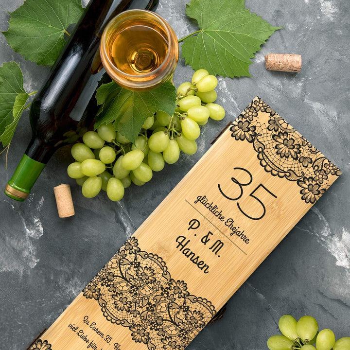 Maverton Weinbox für 0,7L Weinflasche - Wein Holzbox personalisiert + 4er Weinzubehör - Weinset Wein