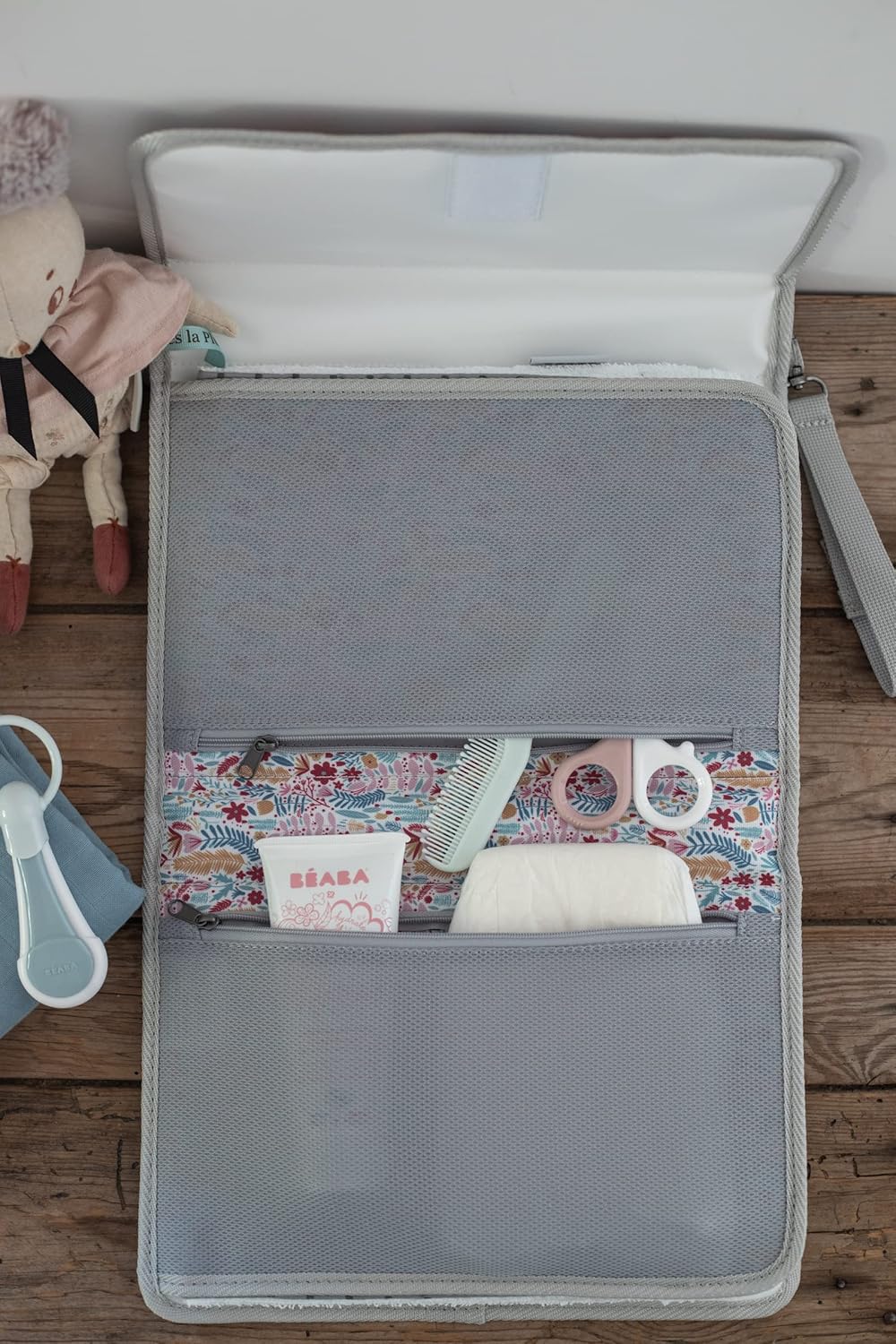 BÉABA, Baby Wickeltasche, Wickelunterlage aus 100% Baumwolle, für unterwegs, mit Fächern für Windeln
