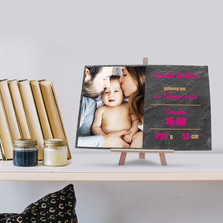 wandmotiv24 Personalisierbare Schiefertafel als Geschenk zur Geburt, 30 x 20 cm, Staffelei, Foto und