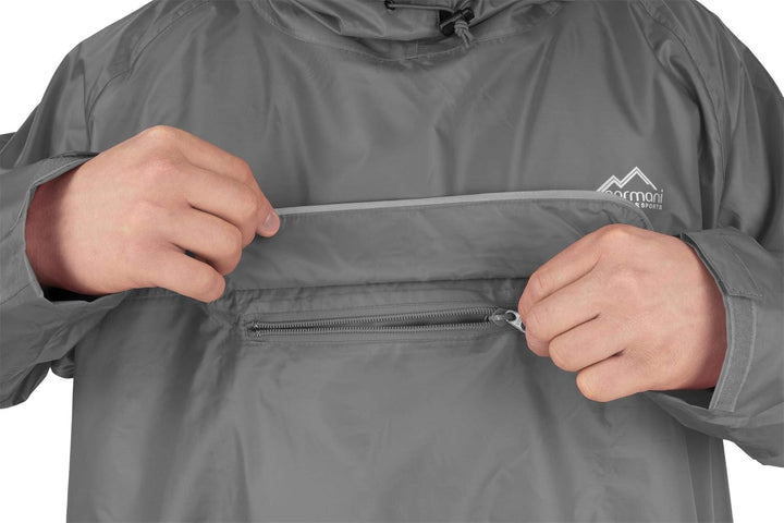 normani Unisex Regenponcho EXTRA Lang mit Ärmeln und Brusttasche für Damen und Herren - Brusttasche