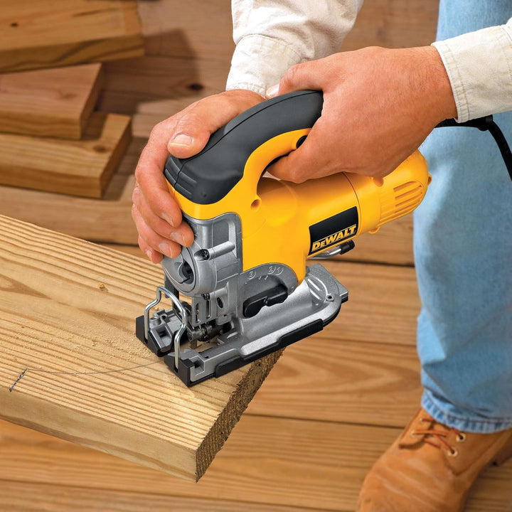 Dewalt DW331K-QS DW331K-QS-Sierra de Calar 701W empuñadura cerrada, 701 W, 230 V, Gelb, Others Stich