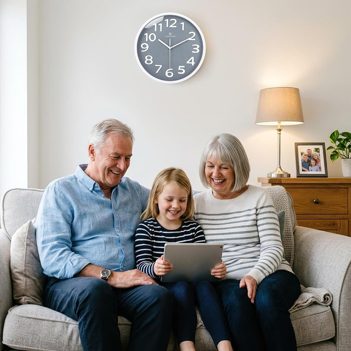 Lafocuse 3D Ziffern Lautlos Wanduhr Grau, Modern Wanduhr 30cm Leicht zu Lesen, Ohne Ticken Geräuschl