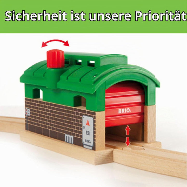 BRIO Bahn 33674 - Signal Station &amp; World 33574 Lokschuppen mit Rolltor - Ergänzung für die BRIO Holz