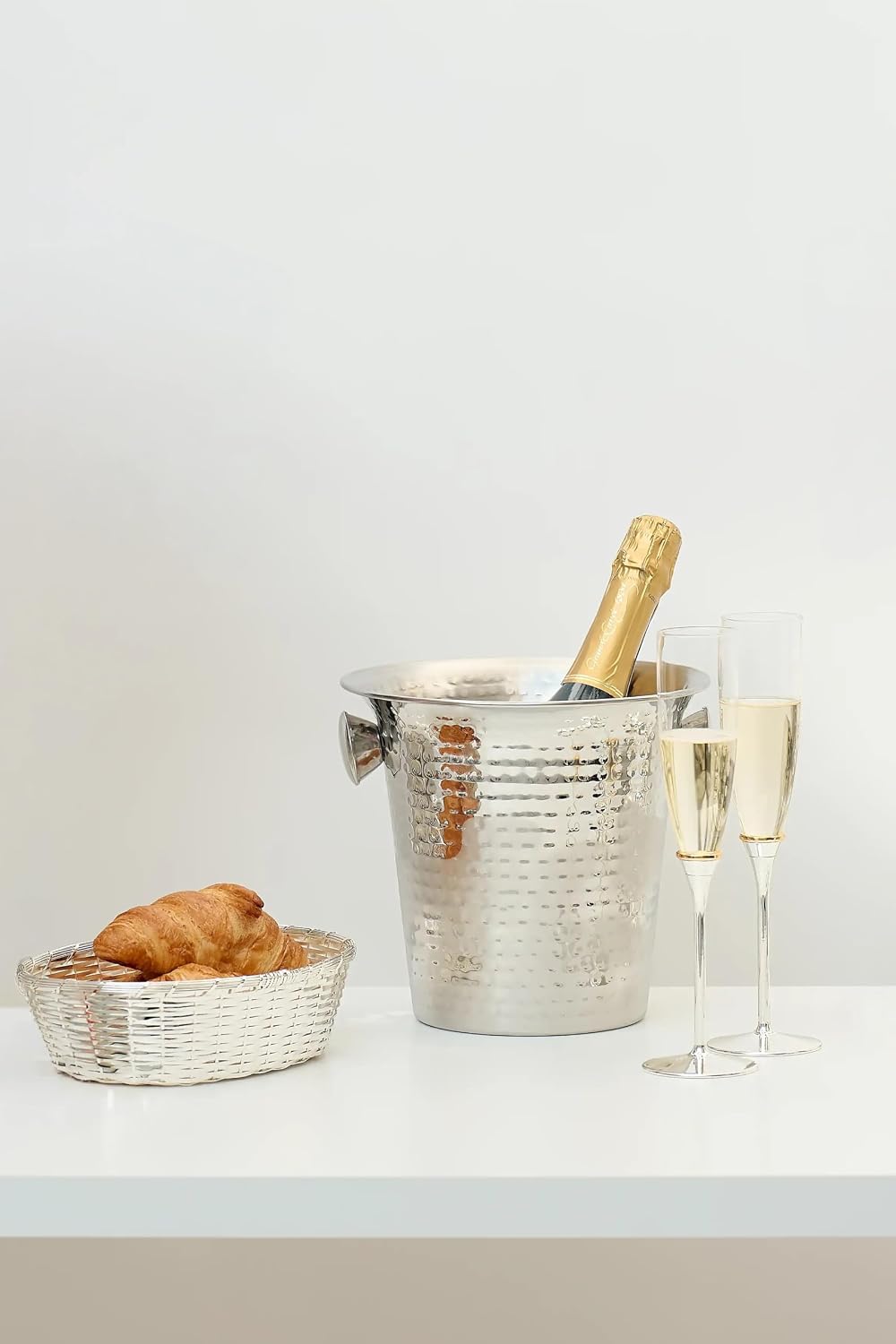 EDZARD Sektkühler Joey, Höhe 23 cm, Durchmesser 21 cm, für 1 Flasche, Edelstahl, gehämmert, mit 2 Gr