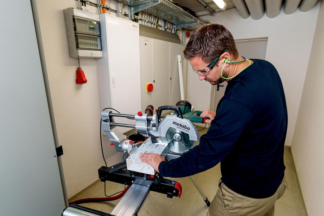 metabo Kappsäge KGSV 254 MC - 1450 W, 254 mm Sägeblatt - Mit Zugfunktion, LED-Schnittlinie, variable