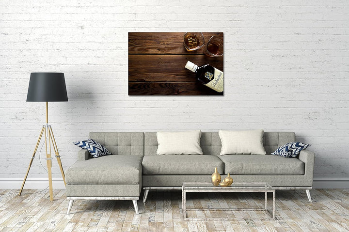 Leinwand (80x60cm): Wandbild Küchendeko Whisky mit zwei Gläsern auf dunklem Hol 80x60 cm, 80x60 cm