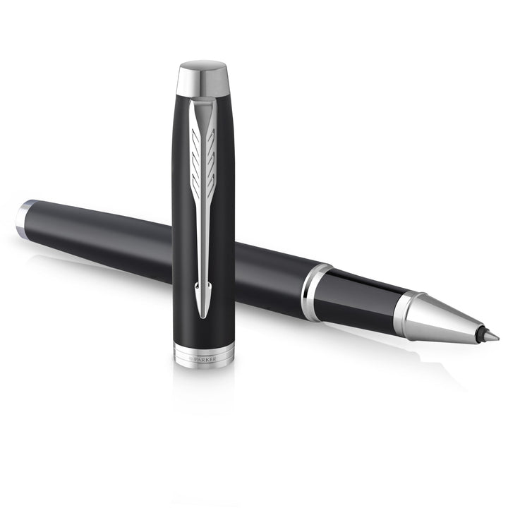 Parker IM Rollerball Mattschwarz mit Chrom-Zierteilen feine Spitze mit schwarzer Tinte Geschenkbox M