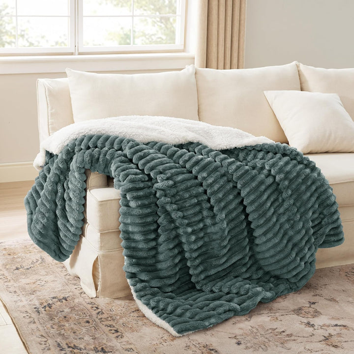 BEDSURE Sherpa Decke Dunkelgrün - Warme Dicke Kuscheldecke Flauschig, Sofadecke Couchdecke Winterdec