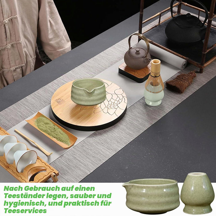 Japanische Matcha-Schale aus Keramik mit Ausgiesser, Ständer für Schneebesen und traditionellen Chaw