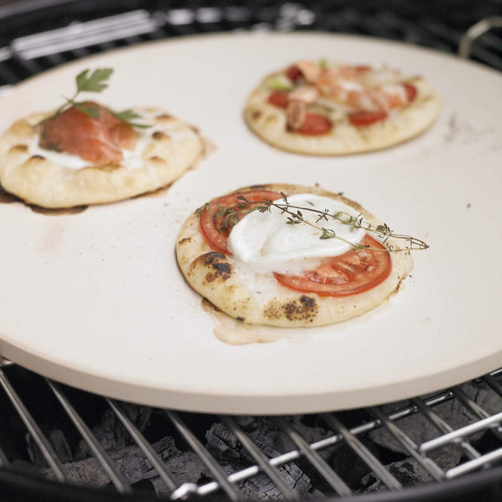 RÖSLE Pizzastein rund, Hochwertiger Pizzastein aus Cordierit zur Zubereitung von Pizza, Flammkuchen,